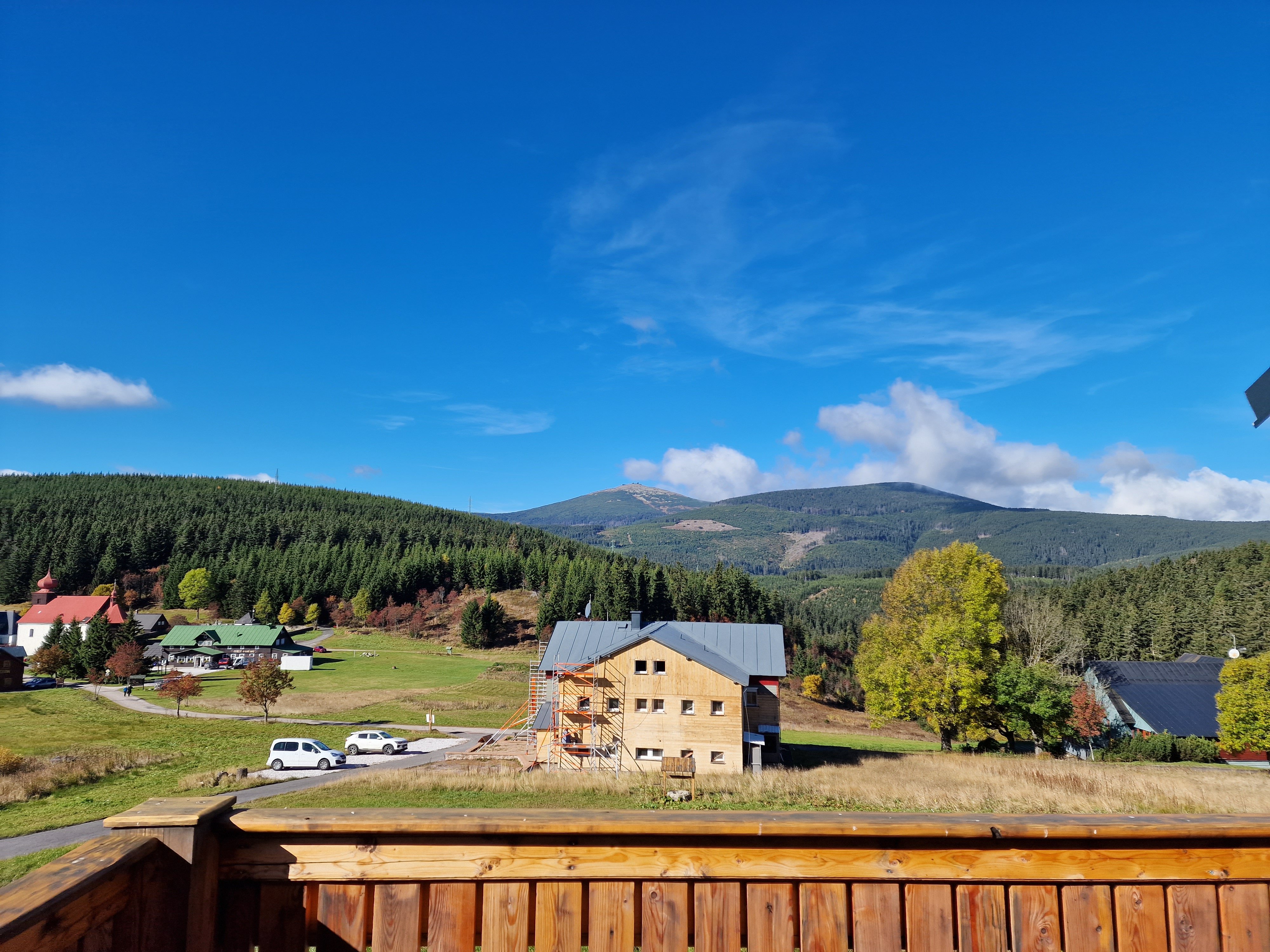 Výhled z terasy na Sněžku